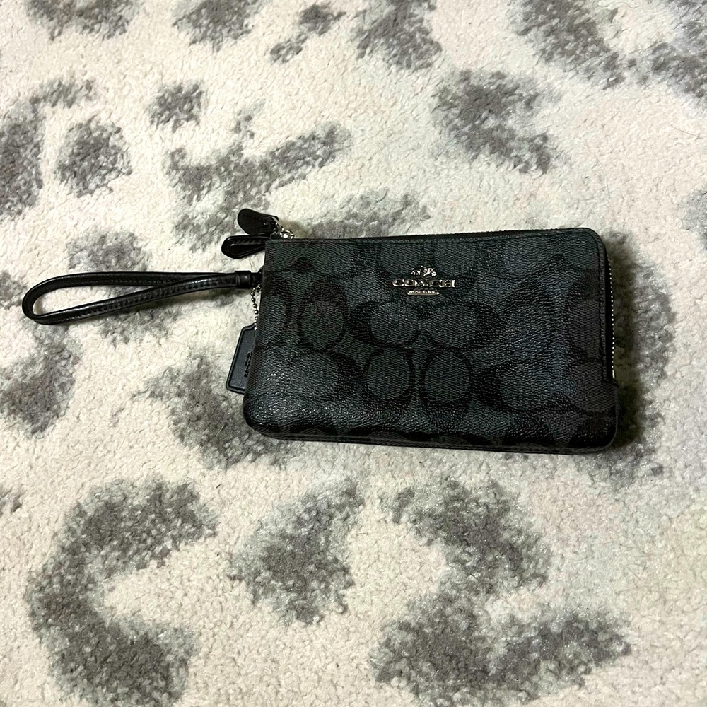 Coach wristlet wallet